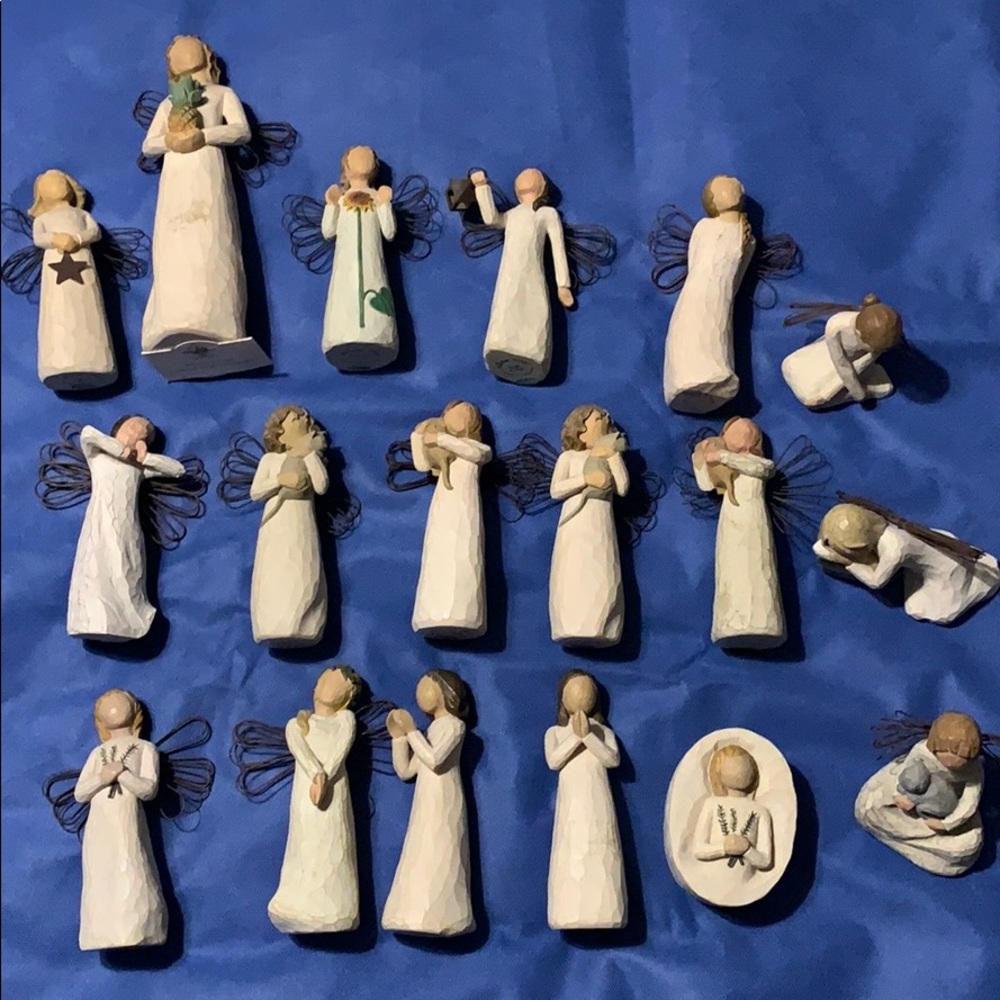 17 Willow Tree angels from 1999-2004